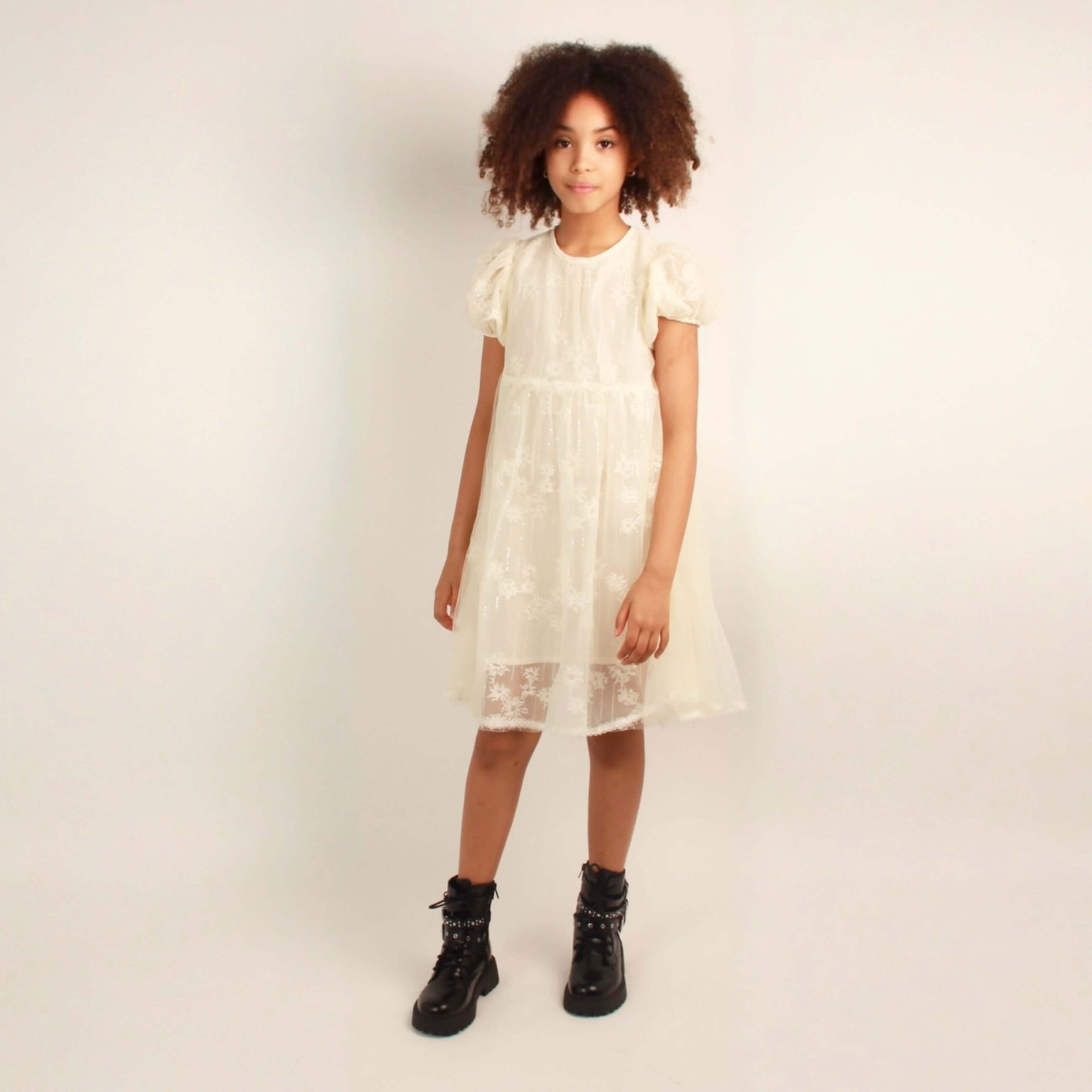 Robe brodée écru sequins, tulle avec manches