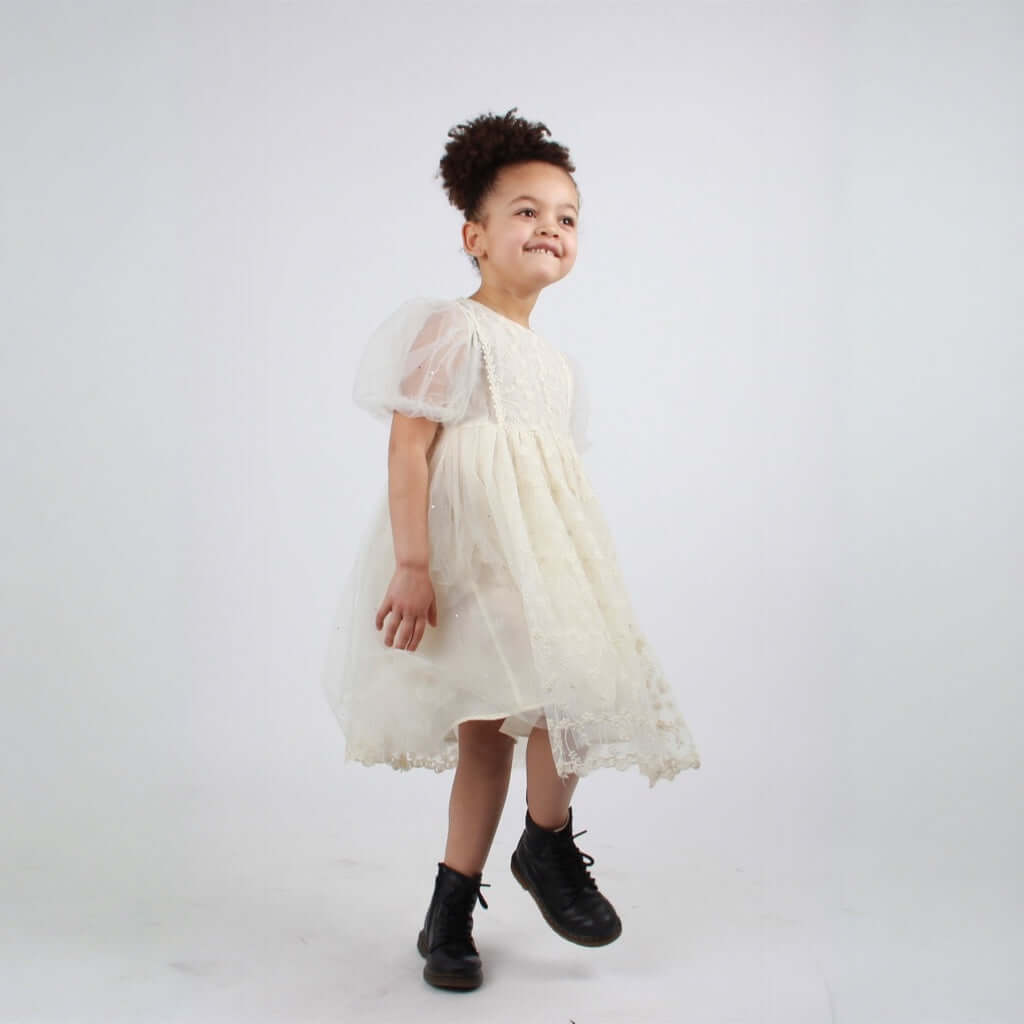 Robe bohème en dentelle manches courtes transparentes de cérémonie crème