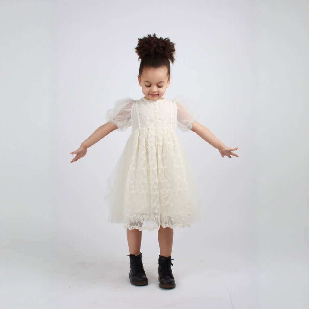 Robe bohème en dentelle manches courtes transparentes de cérémonie crème