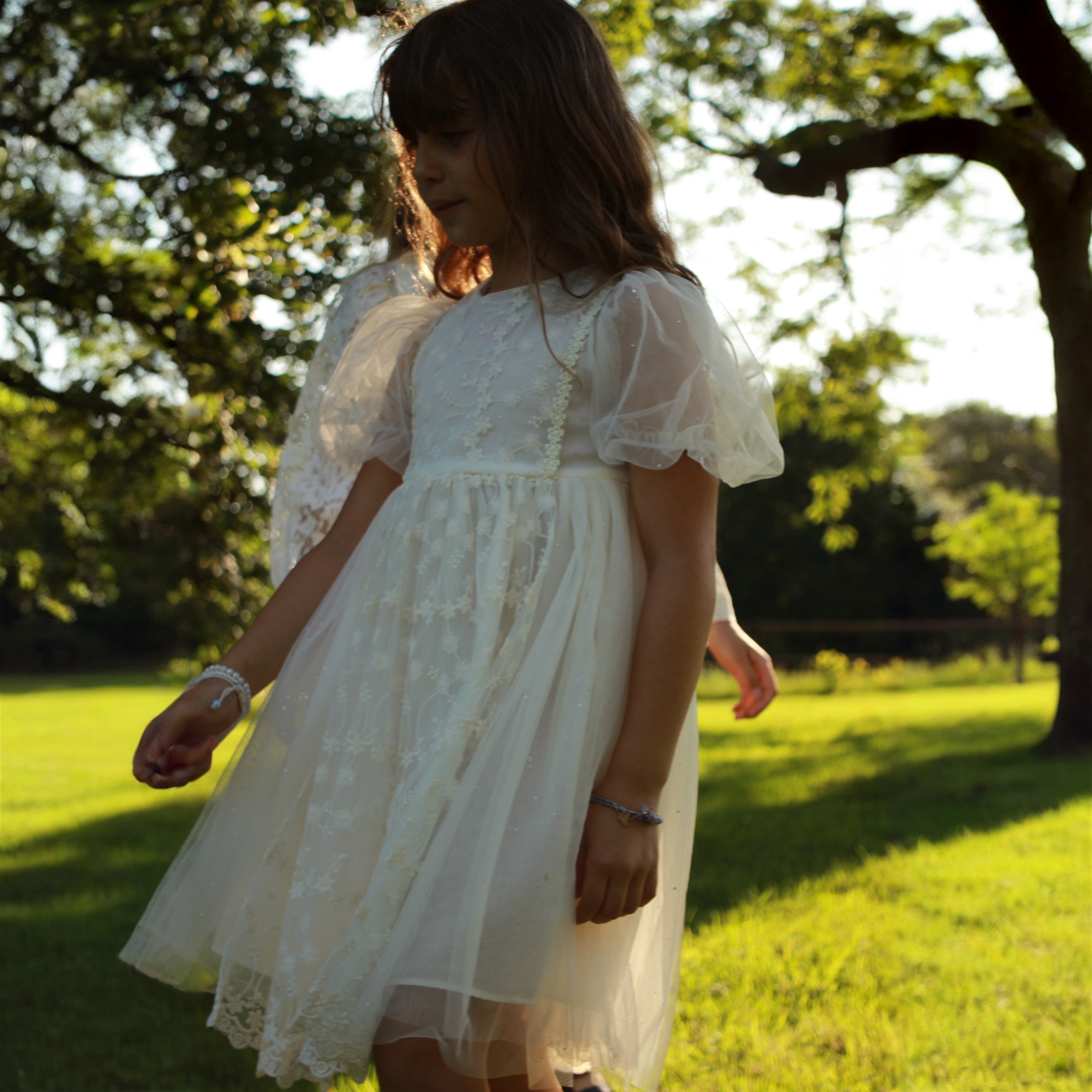 Robe de cérémonie fille ivoire – Tulle brodé et manches ballon