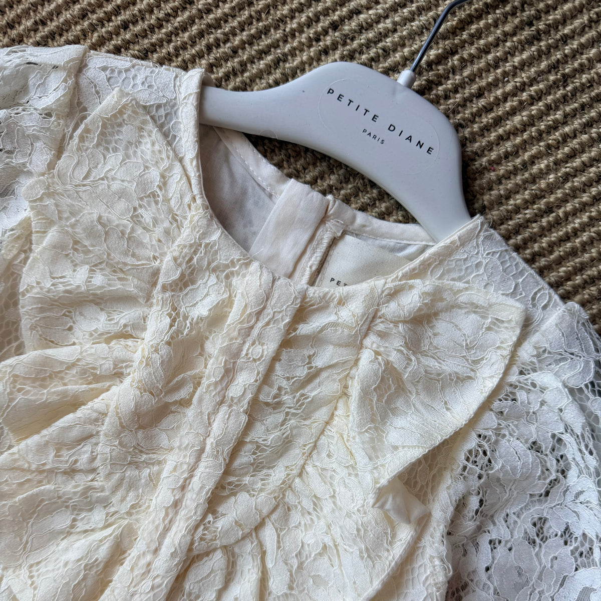 ROBE ECRU MANCHES LONGUES DENTELLE