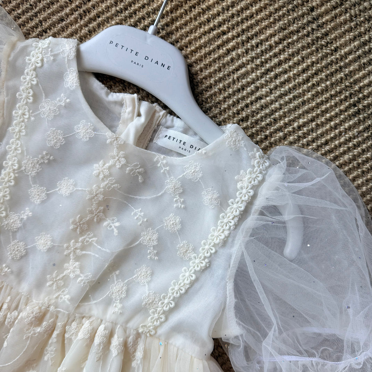 ROBE ECRU TULLE PAILLETÉ ET DENTELLE MANCHES BALLON