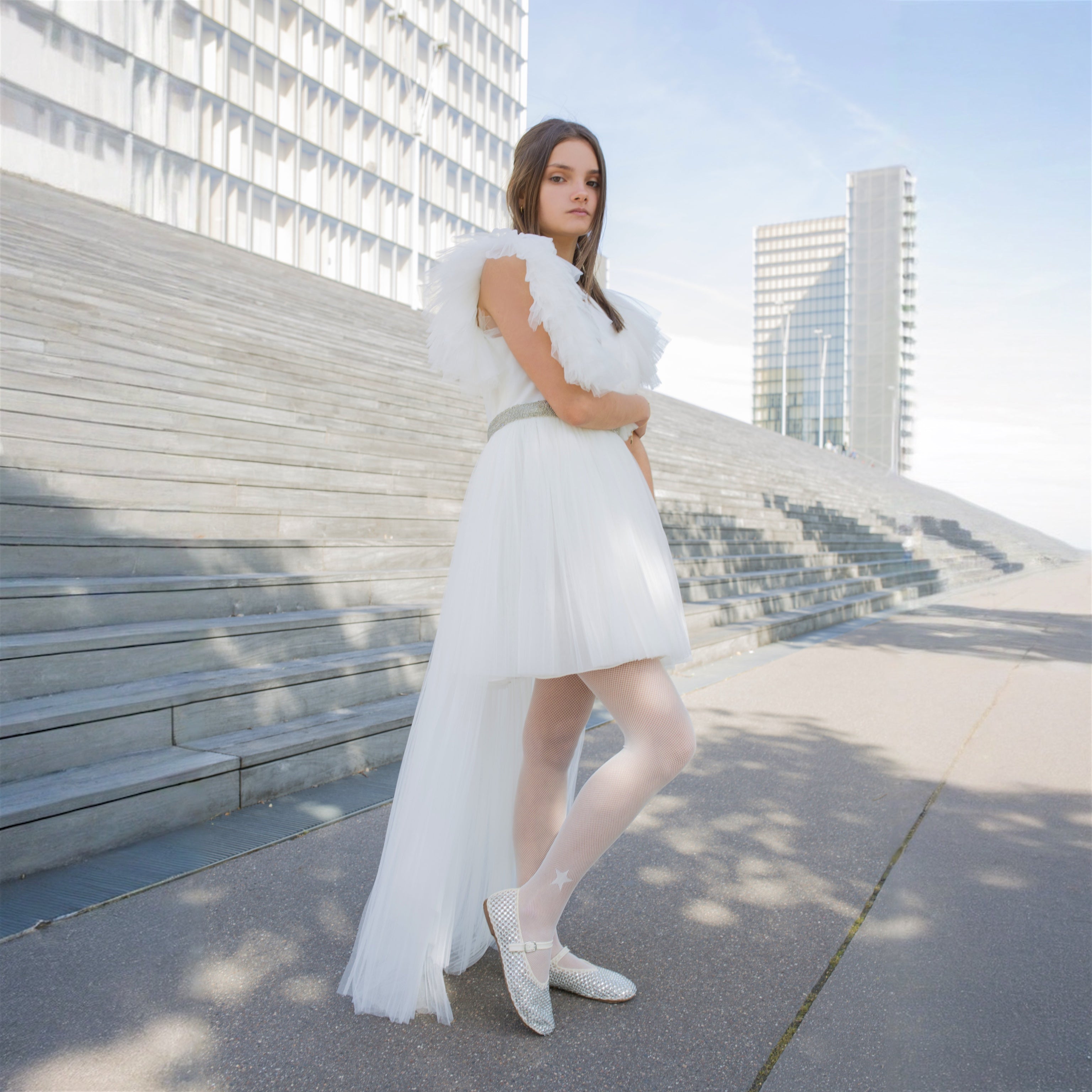 Robe de cérémonie fille blanche et strass Ella – Tulle plissé avec traîne