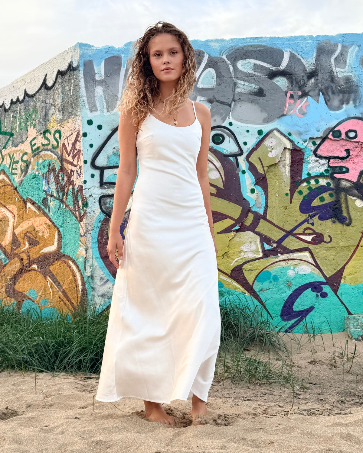 Robe longue Ava Satin Blanche avec cape amovible