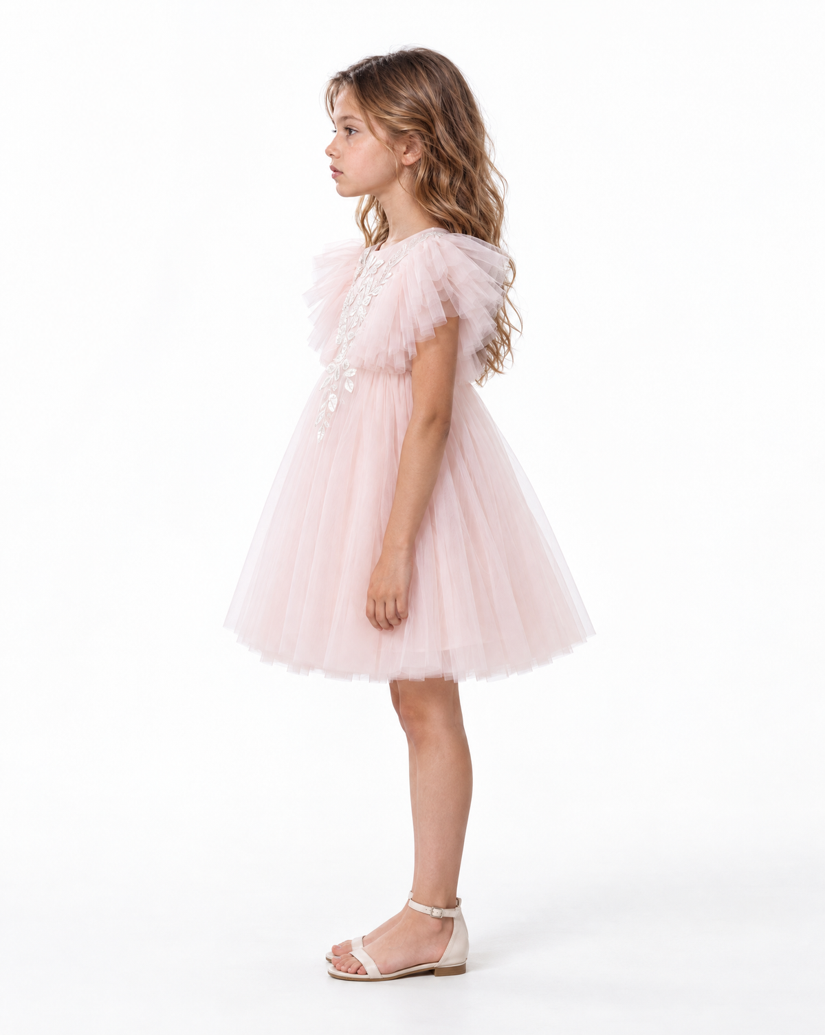 Robe Maya rose poudré vue de profil avec manches à volants