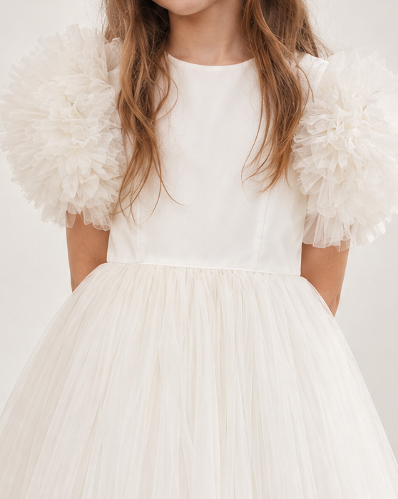 Robe Lola portée en situation pour une cérémonie