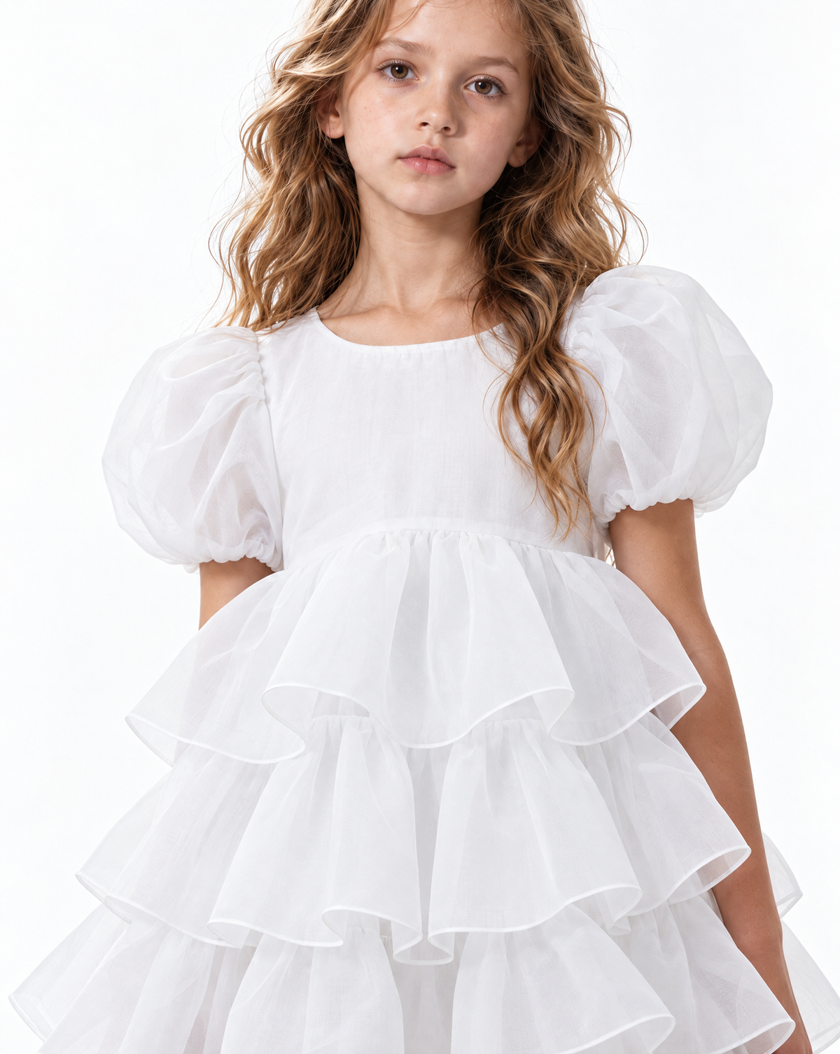 Détail des volants et de l'organza de la robe Adriana